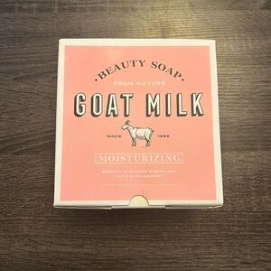 Shower Mate Beauty Soap Goat Milk w/ Strawberry